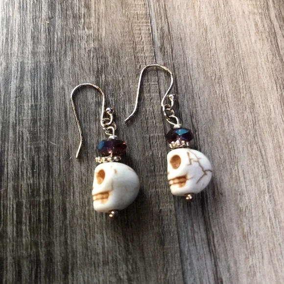 Small Howlite Skull & Crystal Earrings - Picture 4 of 9